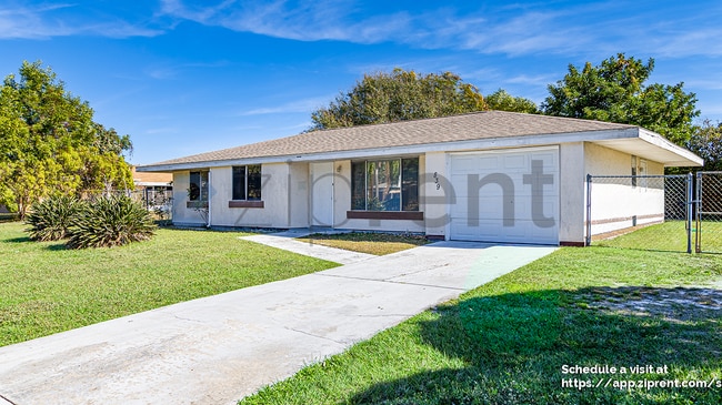 839 Chelsea Ave in Palm Bay, FL - Foto de edificio - Building Photo