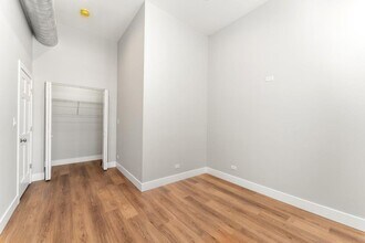 1219 W Devon Ave in Chicago, IL - Foto de edificio - Building Photo