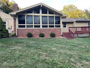 3060 W Edgerton Rd in Silver Lake, OH - Foto de edificio - Building Photo