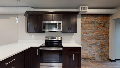 1819 E Carson St, Unit 200 in Pittsburgh, PA - Foto de edificio - Building Photo