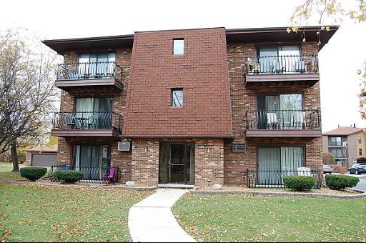 15718 S Independence Ave in Oak Forest, IL - Foto de edificio
