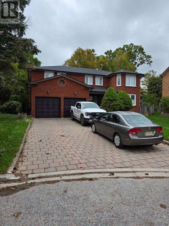 75 Glenthorne Dr in Toronto, ON - Building Photo