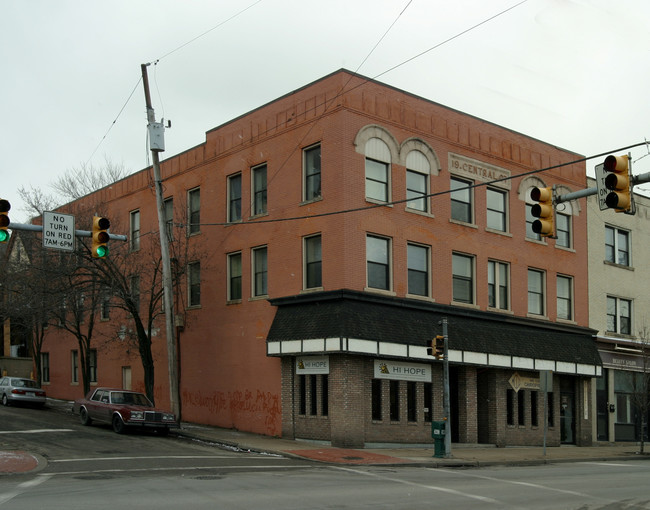 5001-5003 Second Ave in Pittsburgh, PA - Foto de edificio - Building Photo