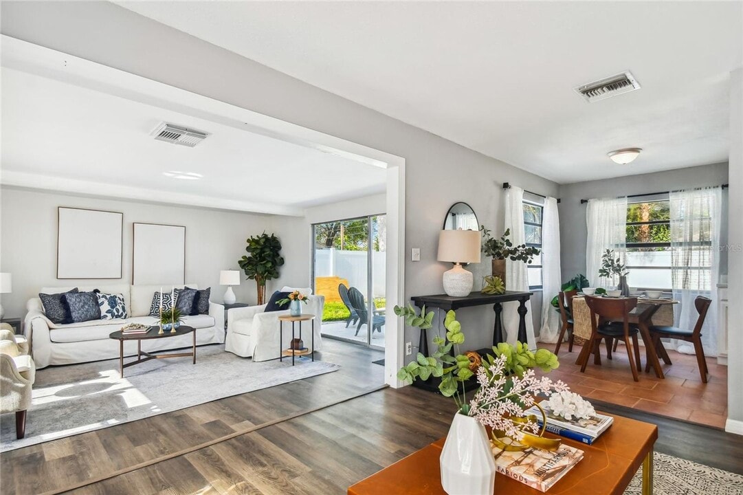 6726 12th St N in St. Petersburg, FL - Building Photo