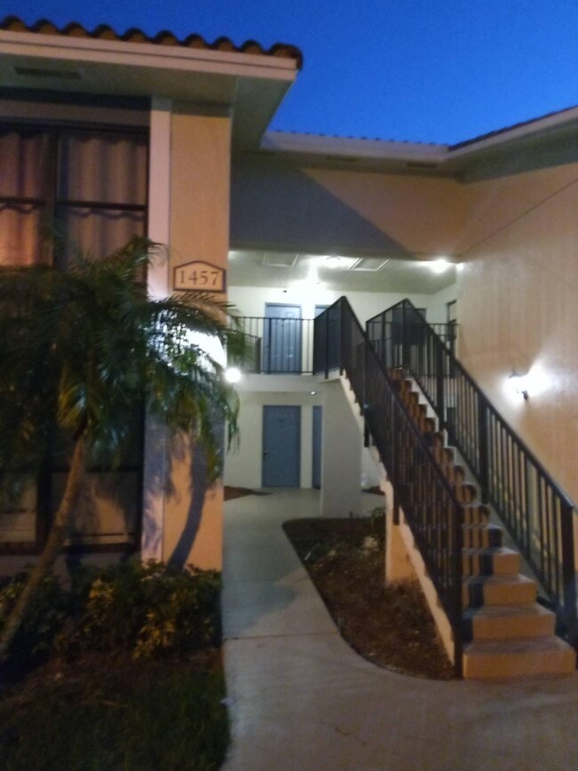 1457 Lake Crystal Dr in West Palm Beach, FL - Building Photo - Building Photo