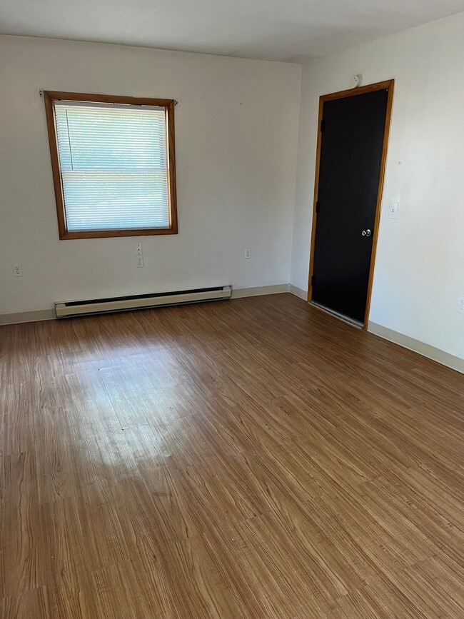 114-116 Spruce St, Unit B in Olyphant, PA - Foto de edificio - Building Photo