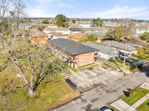 3420 Jackson Blvd, Unit Apt. E in Chalmette, LA - Foto de edificio - Building Photo