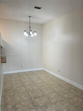 18210 Mediterranean Blvd in Hialeah, FL - Building Photo - Building Photo