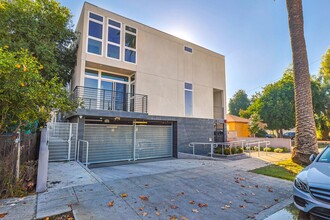 14754 Gilmore St in Los Angeles, CA - Building Photo - Building Photo