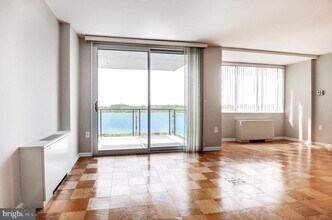 10500 Rockville Pike in Rockville, MD - Building Photo - Building Photo