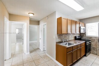 1770 NW 18th St in Fort Lauderdale, FL - Building Photo - Building Photo