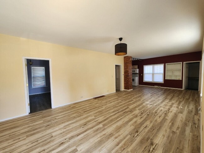 704 N White St in Mount Pleasant, IA - Building Photo - Building Photo