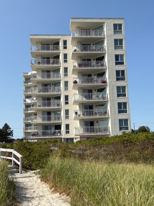 219 E Grand Ave, Unit 3C in Old Orchard Beach, ME - Foto de edificio