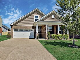 207 S Dunnwood Ln in Mount Juliet, TN - Building Photo
