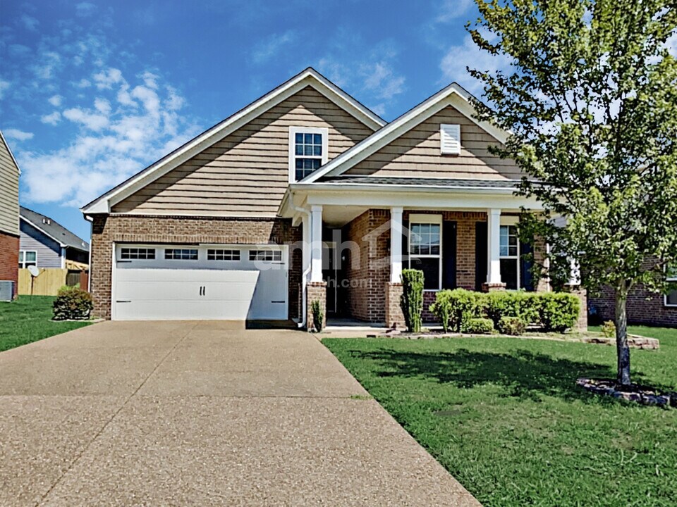 207 S Dunnwood Ln in Mount Juliet, TN - Building Photo