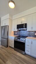 200 Paris Ln in Newport Beach, CA - Building Photo - Building Photo