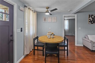 11 Baker St-Unit -1 in Bristol, RI - Building Photo - Building Photo