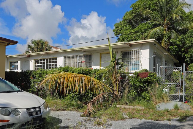 709 13th St in West Palm Beach, FL - Building Photo - Building Photo