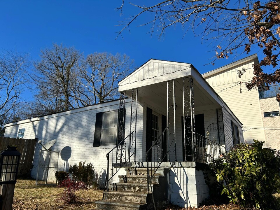 4963 Lake Dr in Forest Park, GA - Building Photo