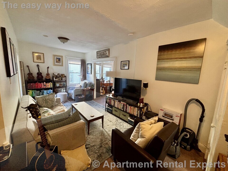 23-25 Bonner Ave Unit #1, Unit #1 in Medford, MA - Foto de edificio