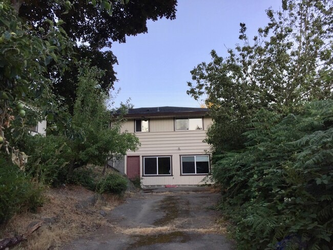 7025 Ravenna Ave NE in Seattle, WA - Building Photo - Building Photo