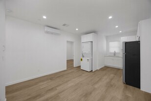 308 N Catalina Ave in Redondo Beach, CA - Building Photo