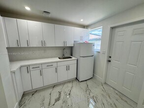 11000 SW 47th Terrace, Unit 1 in Miami, FL - Building Photo - Building Photo