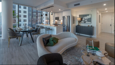 36 NE 1st St, Unit 522 in Miami, FL - Building Photo - Building Photo