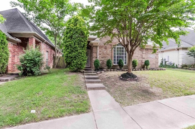 6999 Parkbrook Ln in Cordova, TN - Foto de edificio - Building Photo