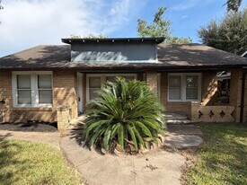 4737 Jefferson St in Houston, TX - Building Photo