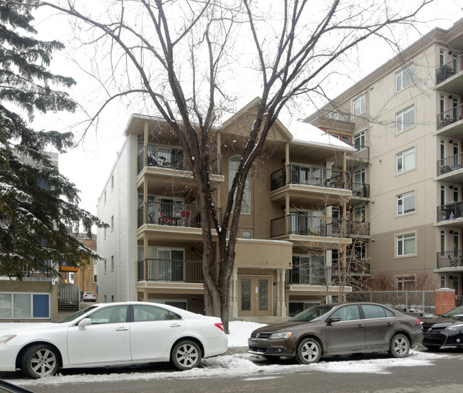 329 22nd Ave SW in Calgary, AB - Building Photo - Building Photo