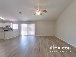 13261 W Paradise Ln in Surprise, AZ - Foto de edificio - Building Photo