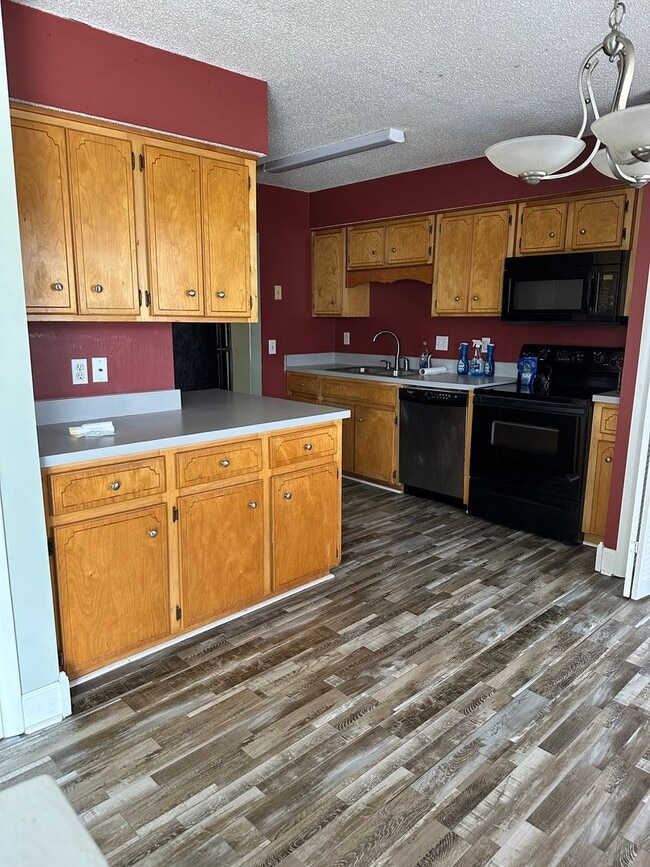 912 Pineland Ave in Hinesville, GA - Building Photo - Building Photo