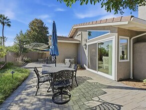 1859 Hill Top Ln in Encinitas, CA - Foto de edificio - Building Photo