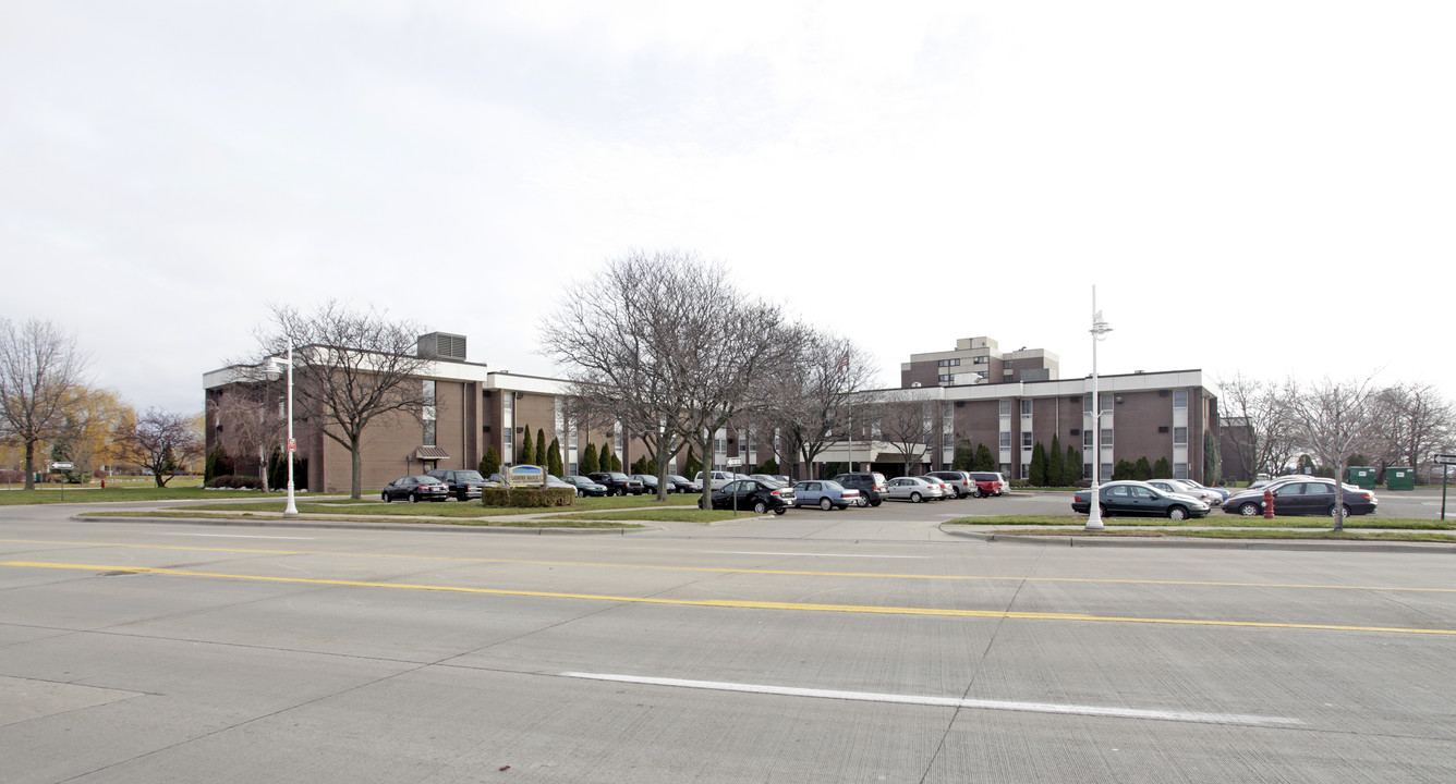 Leisure  Manor I in St. Clair Shores, MI - Building Photo