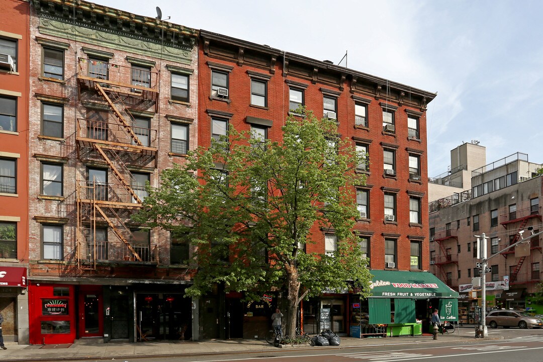 120 First Ave in New York, NY - Foto de edificio