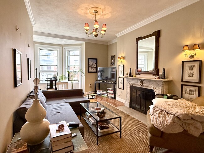 181 Beacon St, Unit 2R in Boston, MA - Foto de edificio - Building Photo