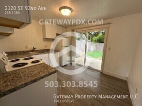 2120 SE 92nd Ave in Portland, OR - Building Photo - Building Photo