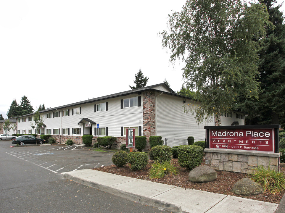 Madrona Place Apartments in Portland, OR - Building Photo