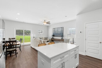 Oak Grove Townhomes in Savannah, GA - Foto de edificio - Building Photo