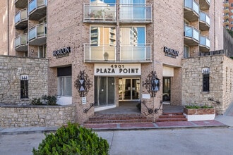 Plaza Point Apartments in Kansas City, MO - Foto de edificio - Building Photo