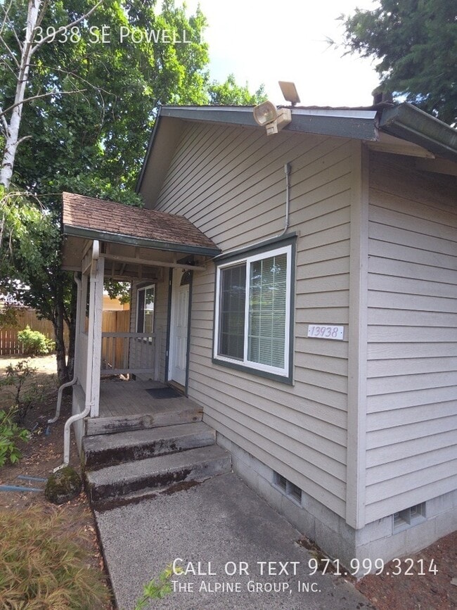 13938 SE Powell Blvd in Portland, OR - Building Photo - Building Photo
