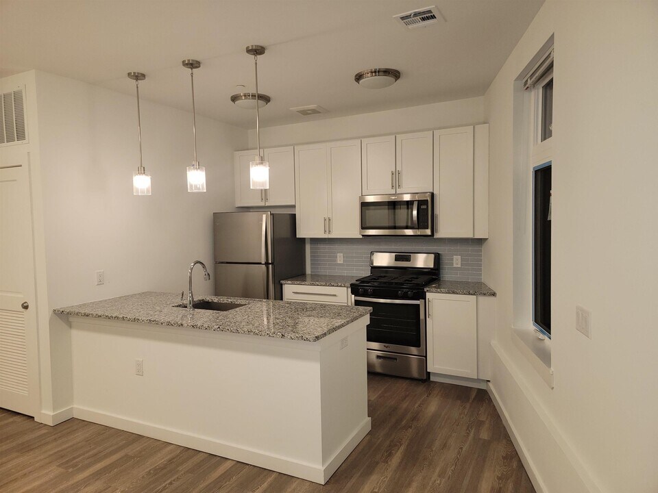 61 Virginia Ave in Jersey City, NJ - Building Photo