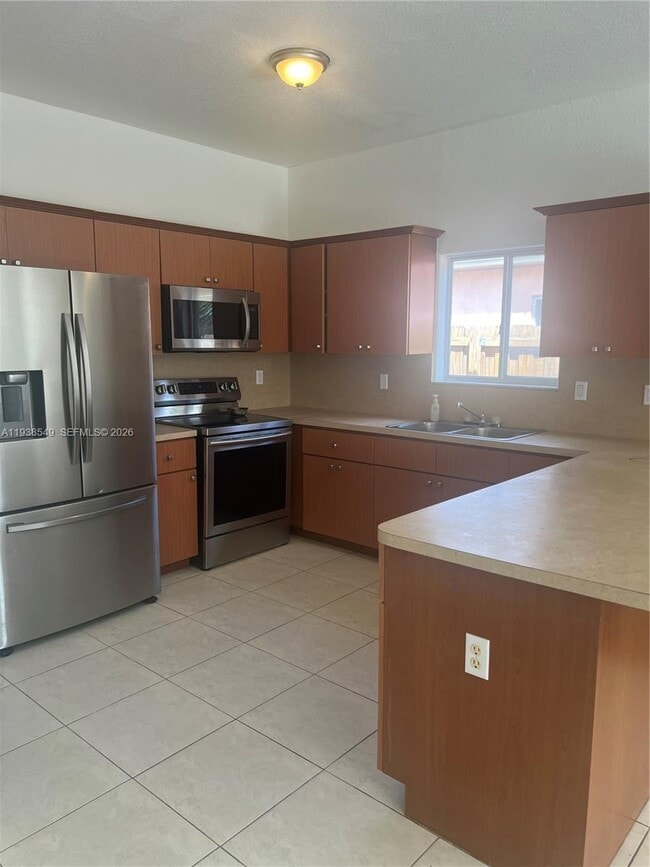 1304 SE 7th Ct in Homestead, FL - Foto de edificio - Building Photo