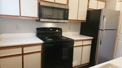 300 Waterdown Dr in Fayetteville, NC - Foto de edificio - Building Photo