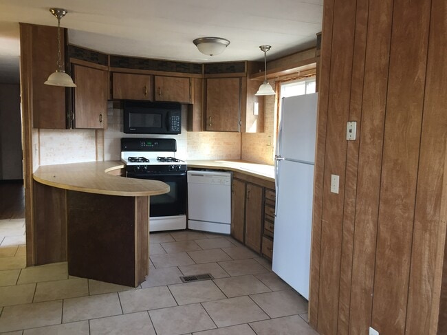 property at 571 E Hooper Ave