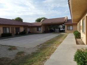 44651 Sun Gold St in Indio, CA - Foto de edificio - Building Photo