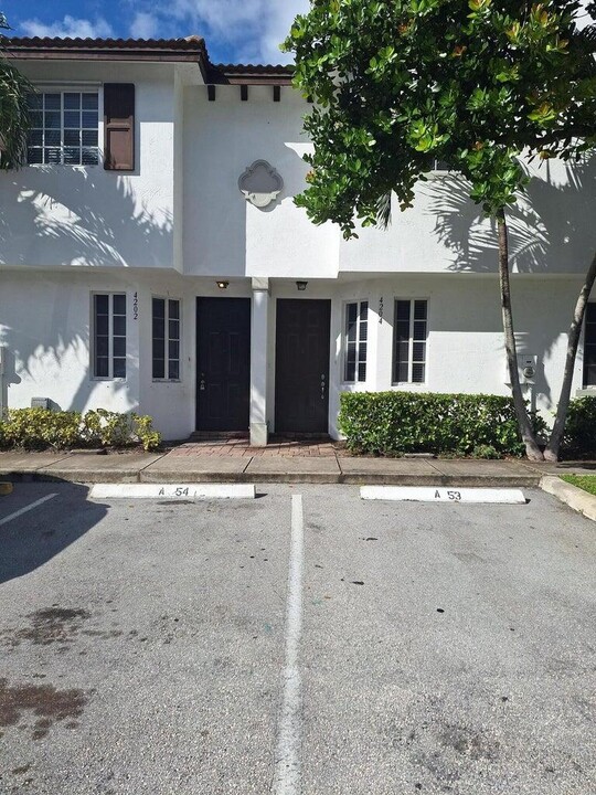 4202 Napoli Lake Dr in West Palm Beach, FL - Building Photo