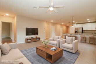 1307 Banbridge Drive in Poinciana, FL - Foto de edificio - Building Photo