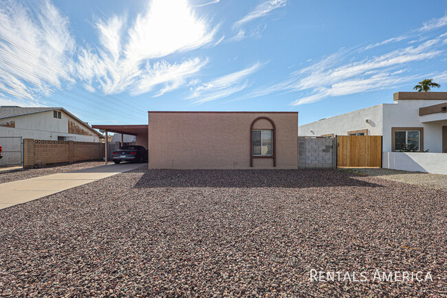 309 W Riviera Dr in Tempe, AZ - Foto de edificio - Building Photo